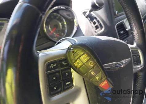 2014 Chrysler Town & Country Touring z USA, uszkodzony, nr VIN 2C4RC1BG3ER436319